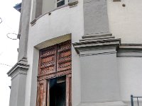 Portone  sulla facciata ci sono ancora due palle di cannone sparate durante gli assedi della città : -Est-, -Po-, Particolari, Portoni