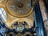 Altar maggiore  La pala, che raffigura il miracolo, venne dipinta da Bartolomeo Caravoglia nel 1667, mentre il tabernacolo, opera di Bernardo Antonio Vittone, è del 1768.