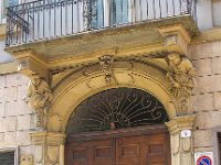 Portone palazzo Piovano  via Maria Vittoria 6 : -S-, Portoni