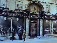 1908  negozio di fotografia Ambrosio in via S. Teresa 0 ora sede dell'Istituto bancario S. Paolo. Aperto nel 1908. Chiuse alla fine degli anni 20.