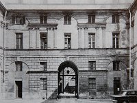 1955  cortile del palazzo Pallavicini Mossi, già Caissotti di Casalgrasso in via S.Teresa