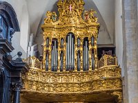 Altare del Crocifisso e Organo  Altare del Crocifisso opera settecentesca dei fratelli Collino. Le due statue rappresentano santa Cristina e santa Teresa, eseguite nel 1715 da Pierre Legros. L'organo realizzato nel 1874 è corredato dall'orchestra dorata già scolpita nel 1714.