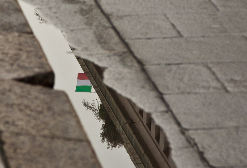 Anche le pozzanghere mostrano il tricolore