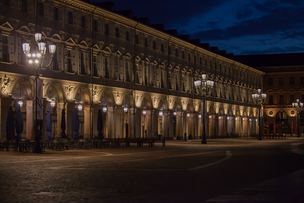 I portici di piazza San Carlo, lato ovest.