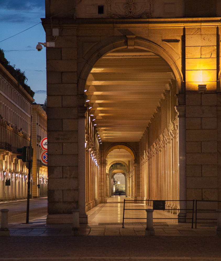 Portici di via Roma, da piazza San Carlo, verso piazza Castello, lato est.