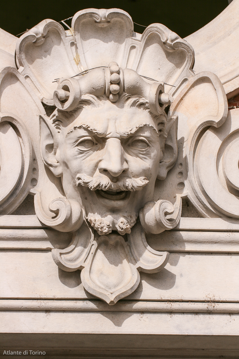 palazzo Carignano, mascheroni