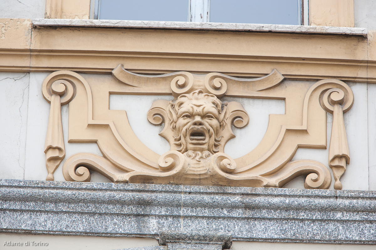 piazza S.Carlo, mascherone
