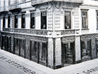 1902   Ceramiche Richard Ginori via XX Settembre 71 angolo via Garibaldi di fronte alla SS. Trinità. Aperto nel 1902 fino al 1940. Altro negozio della catena in via Roma 45.