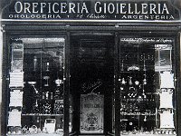 1922  Gioielleria Chiriotti in via Garibaldi 3 dal 1921 trasferita qui da via Garibaldi 21. Chiuse nel 1945.